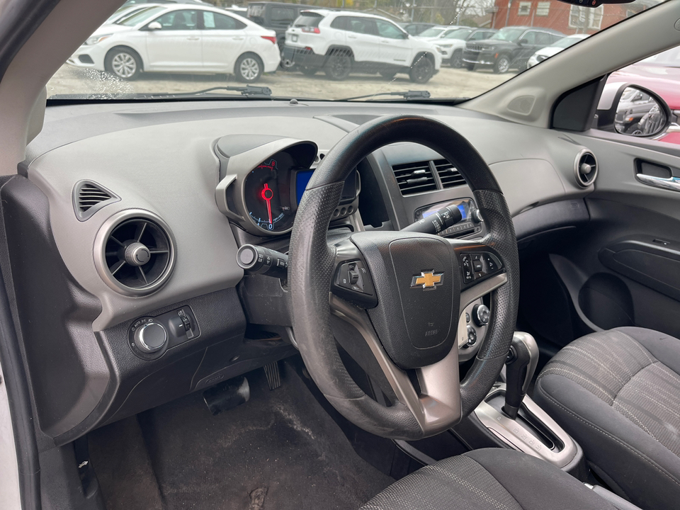 2013 Chevrolet Sonic LT 9