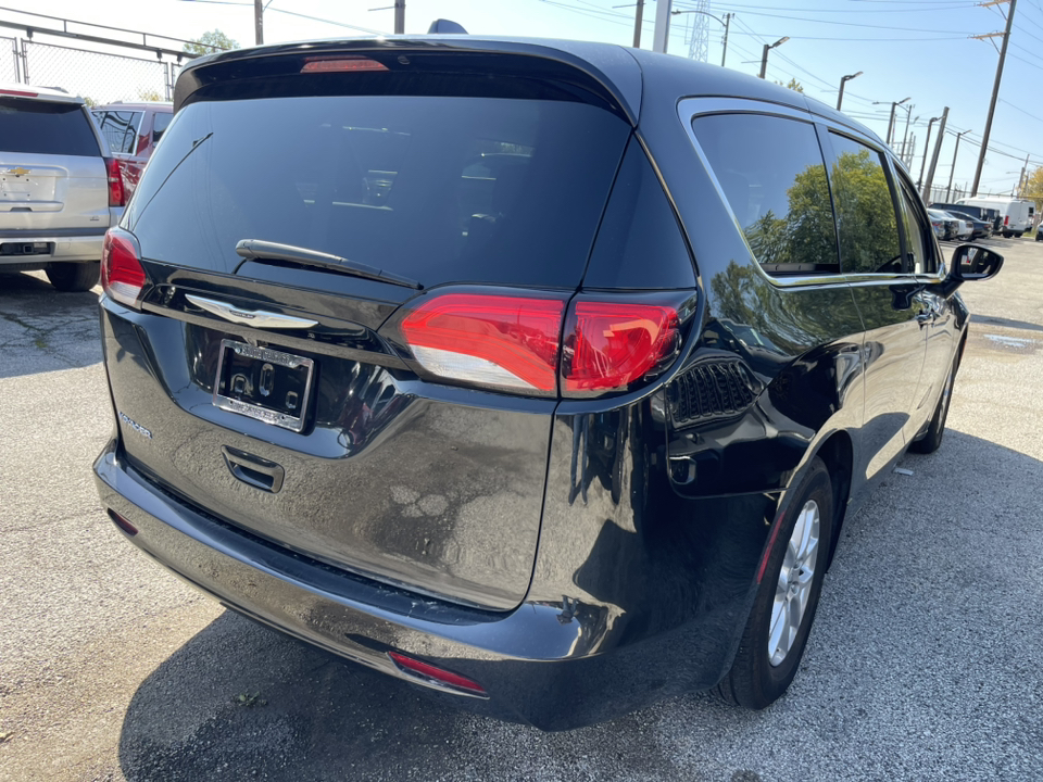 2022 Chrysler Voyager LX 5