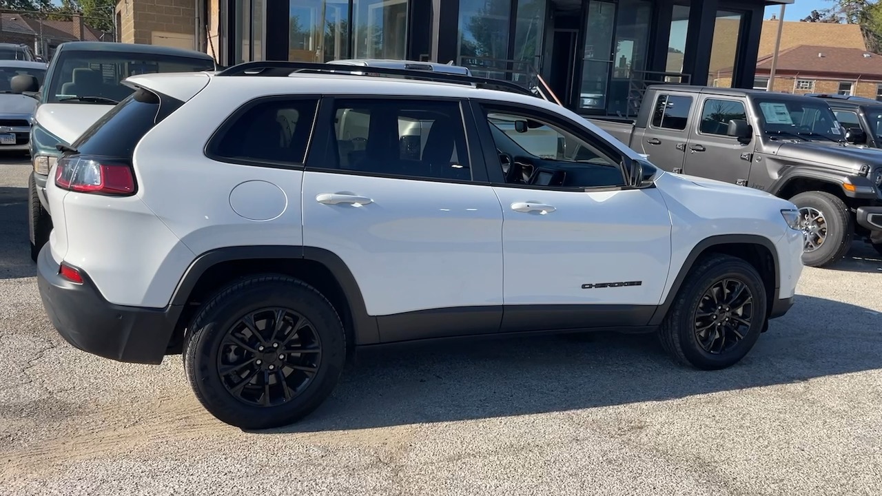 2023 Jeep Cherokee Altitude 7