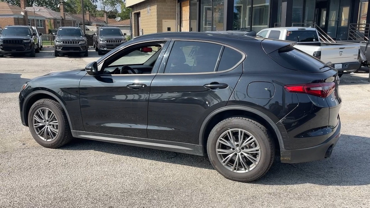 2022 Alfa Romeo Stelvio Sprint 3