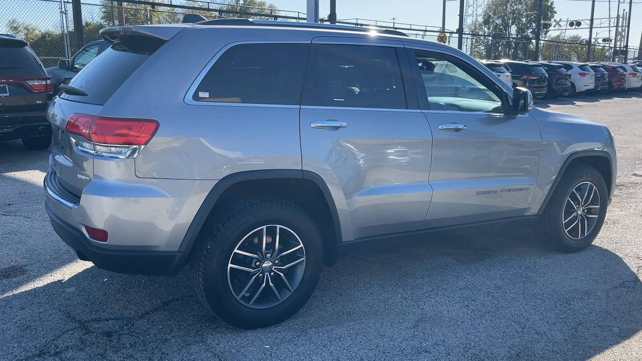 2017 Jeep Grand Cherokee Limited 32