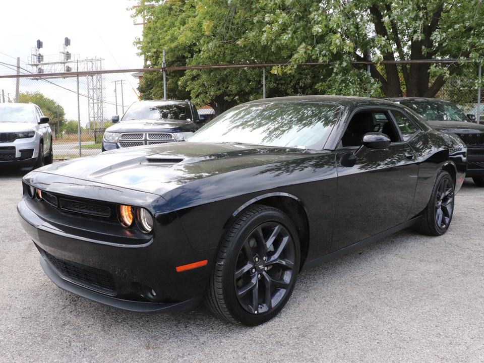 2022 Dodge Challenger SXT 2