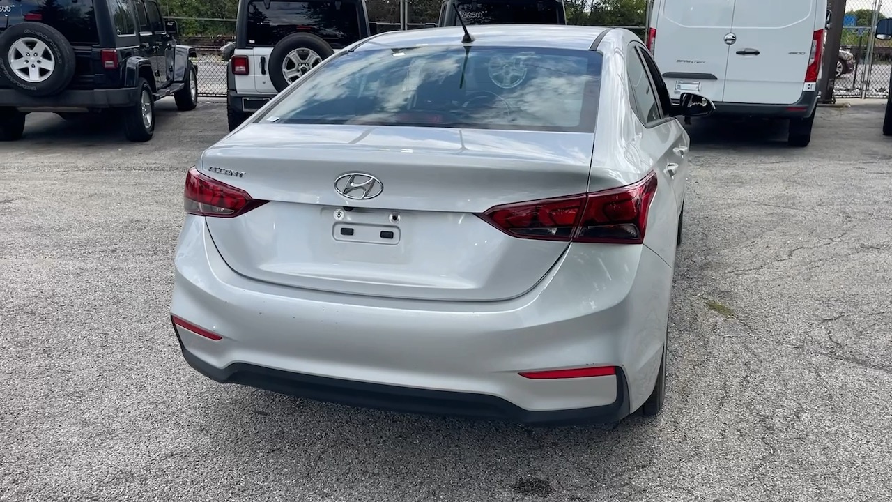 2021 Hyundai Accent SE 24