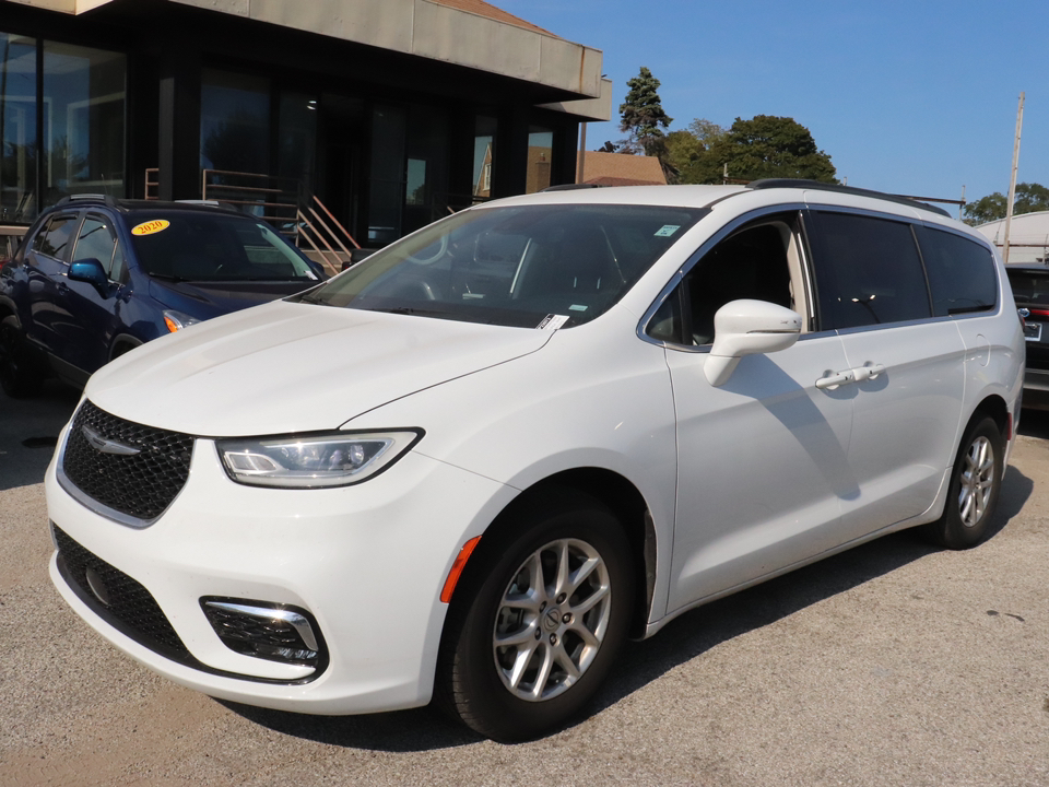 2022 Chrysler Pacifica Touring L 1