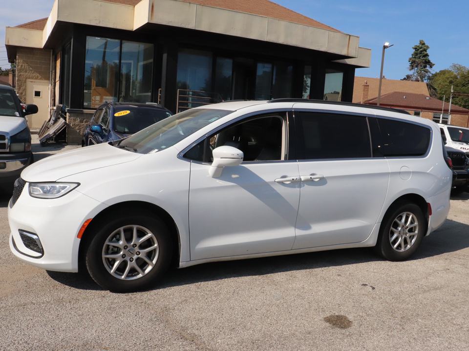 2022 Chrysler Pacifica Touring L 3