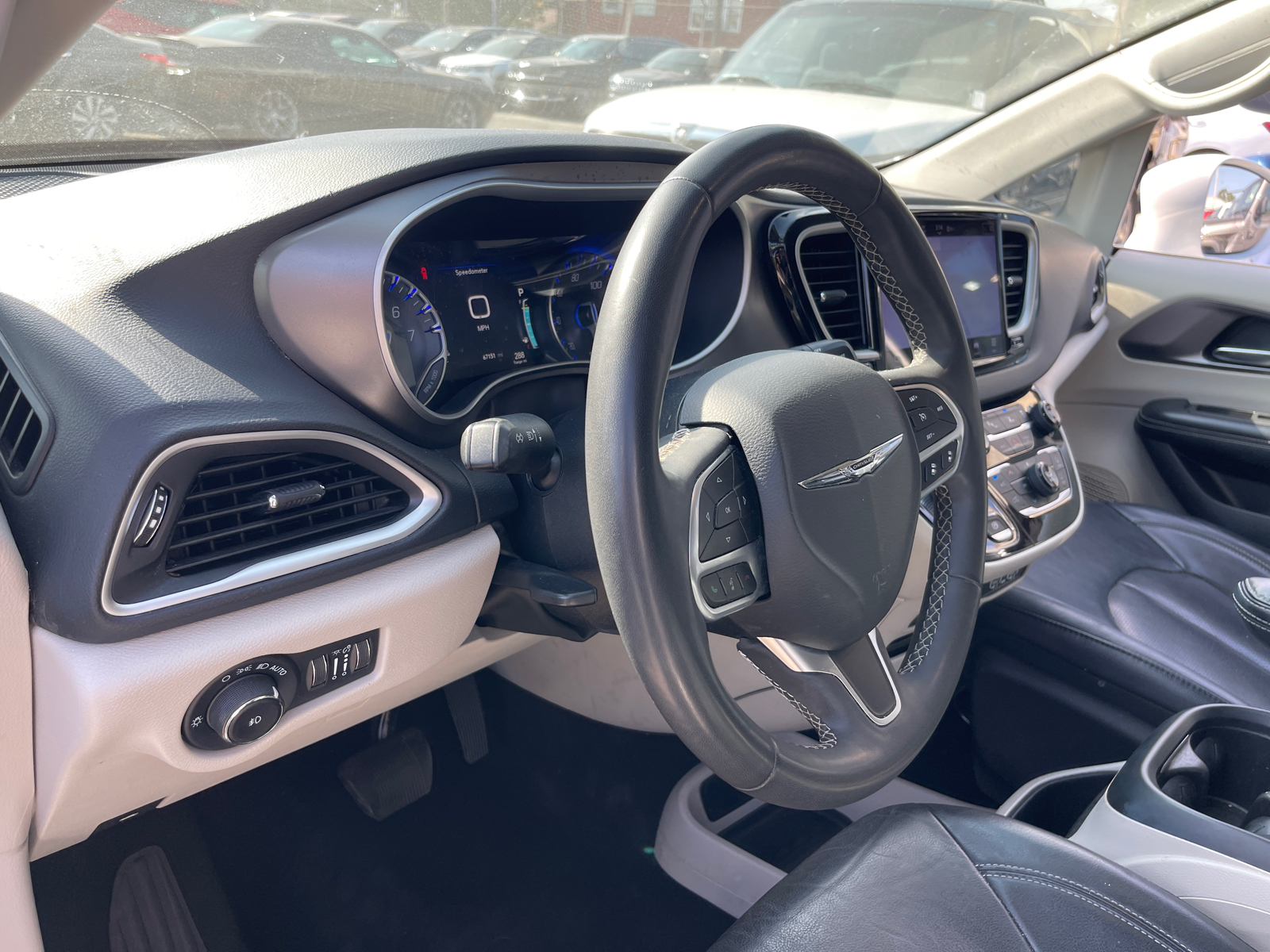 2022 Chrysler Pacifica Touring L 10