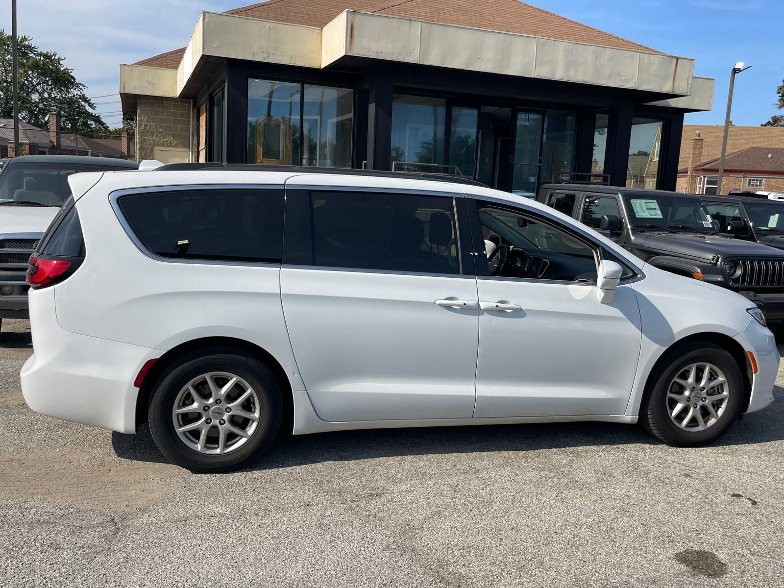 2022 Chrysler Pacifica Touring L 26