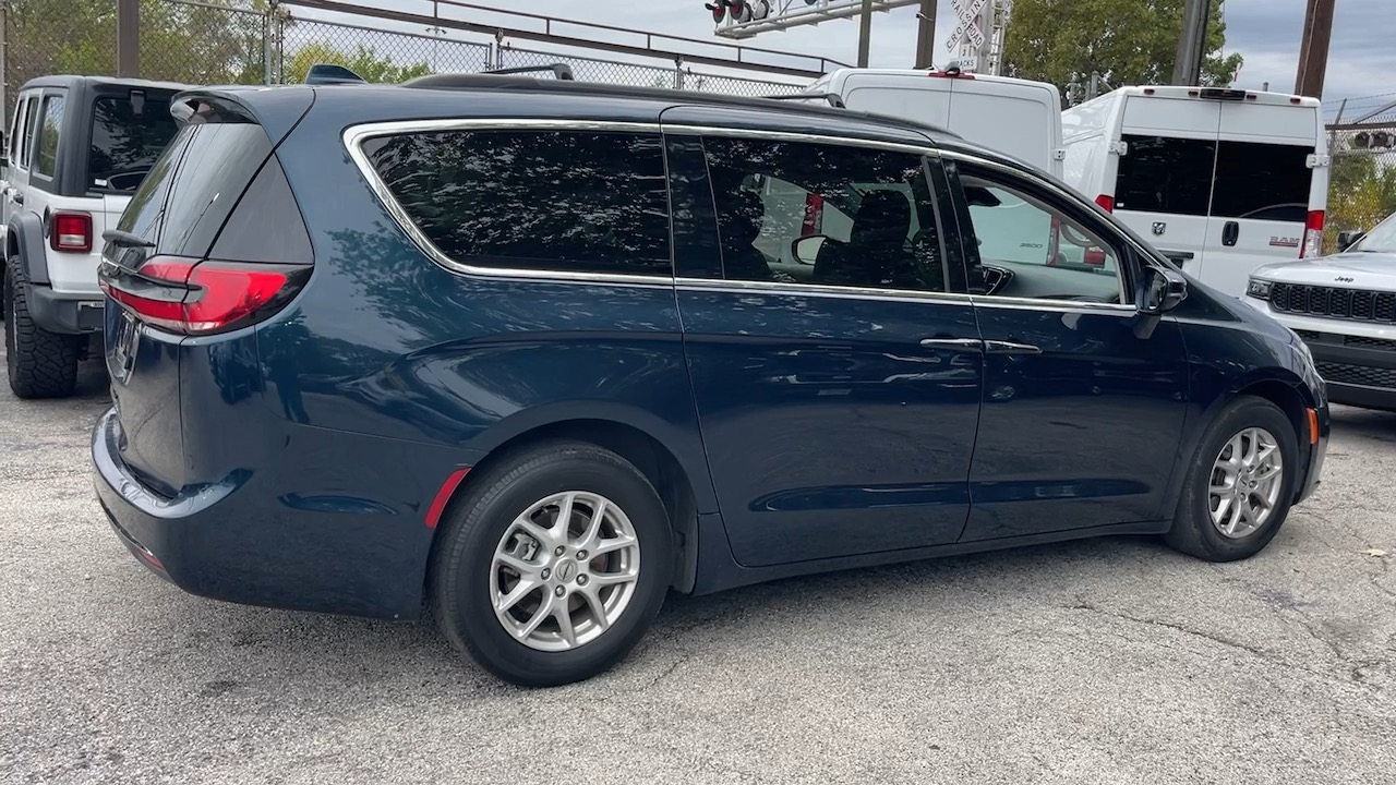 2022 Chrysler Pacifica Touring L 27