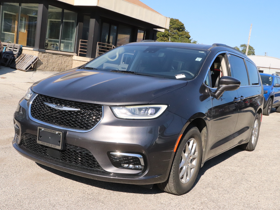 2022 Chrysler Pacifica Touring L 1