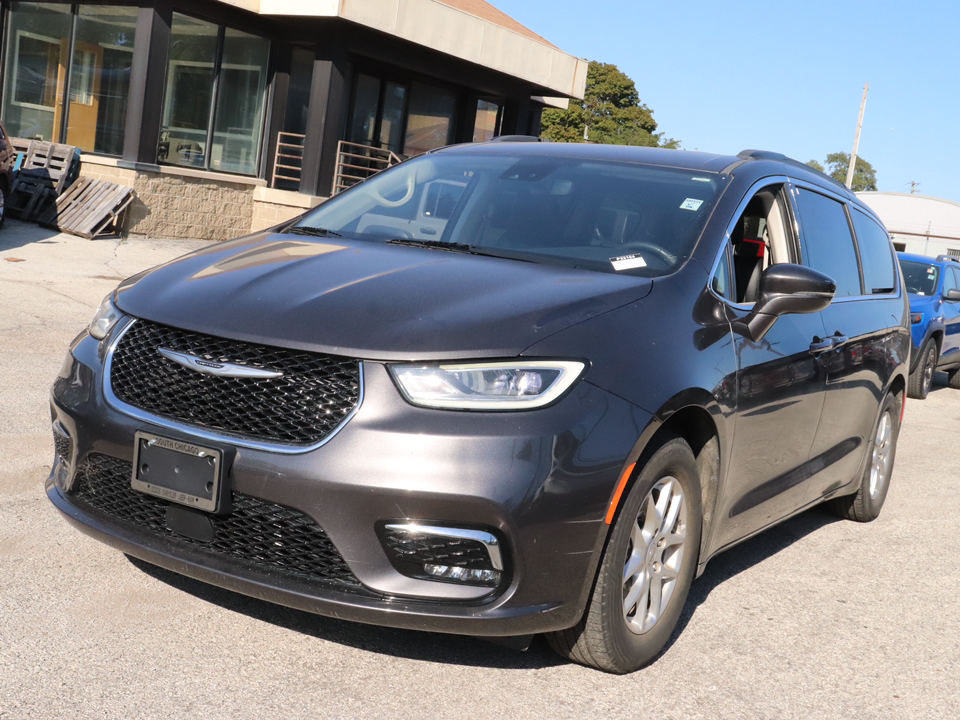 2022 Chrysler Pacifica Touring L 2