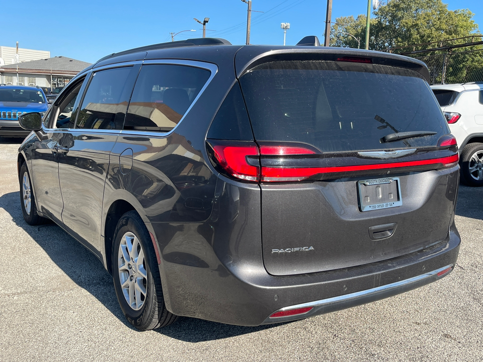 2022 Chrysler Pacifica Touring L 4