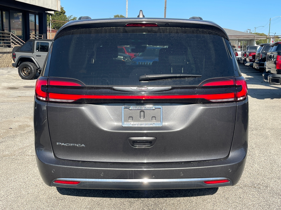 2022 Chrysler Pacifica Touring L 5