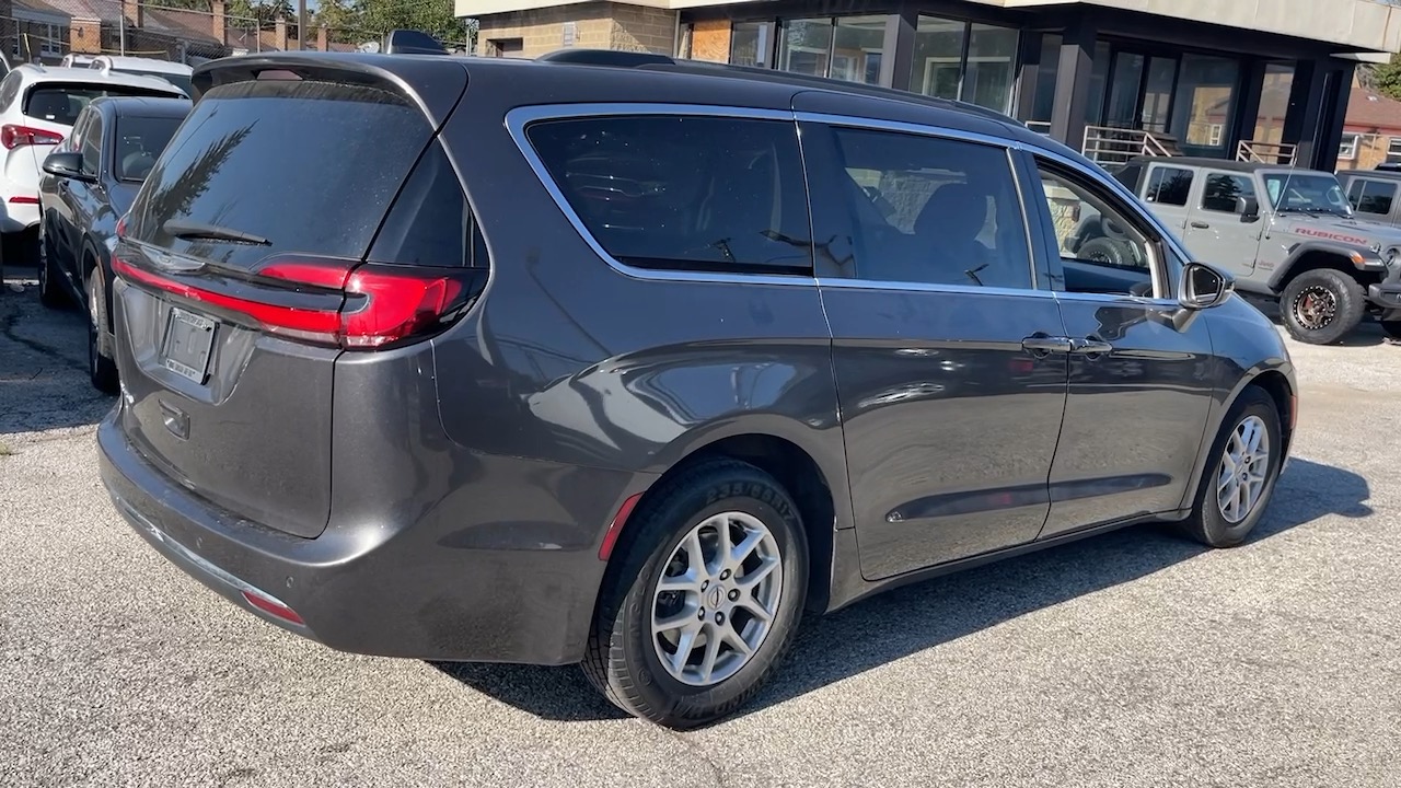 2022 Chrysler Pacifica Touring L 6