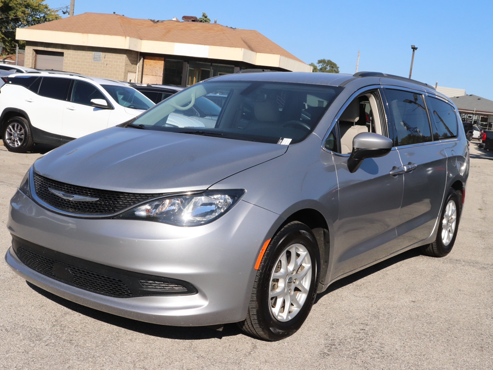 2021 Chrysler Voyager LXI 2