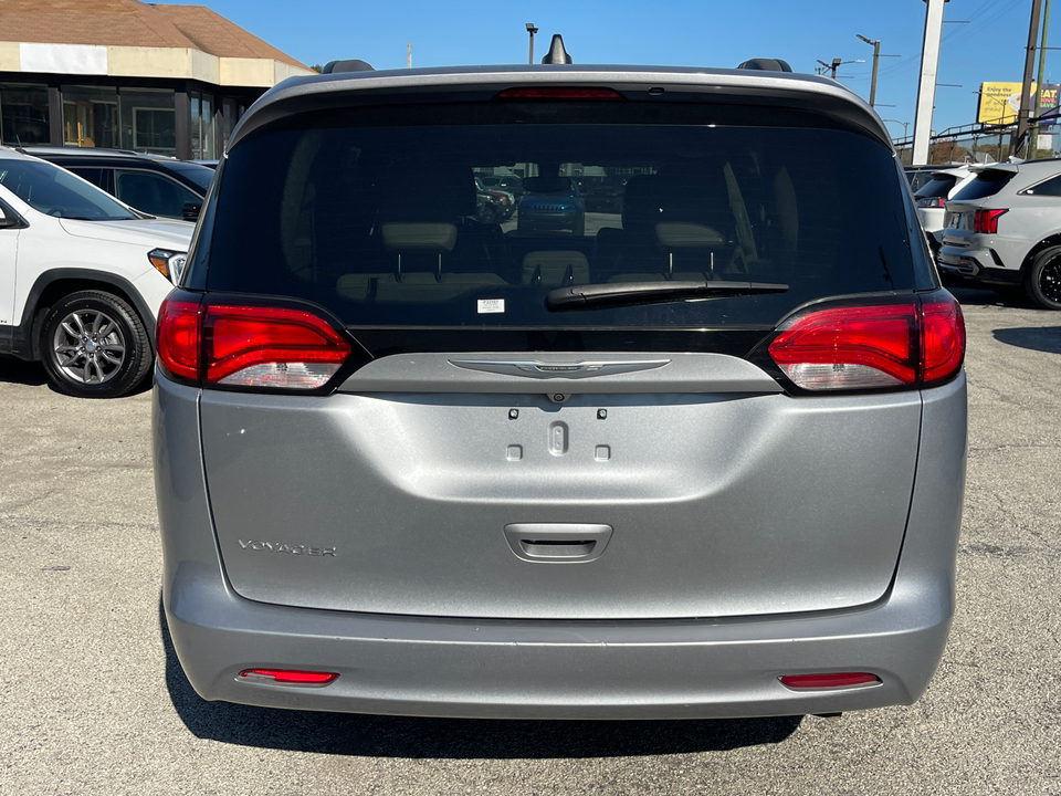 2021 Chrysler Voyager LXI 6