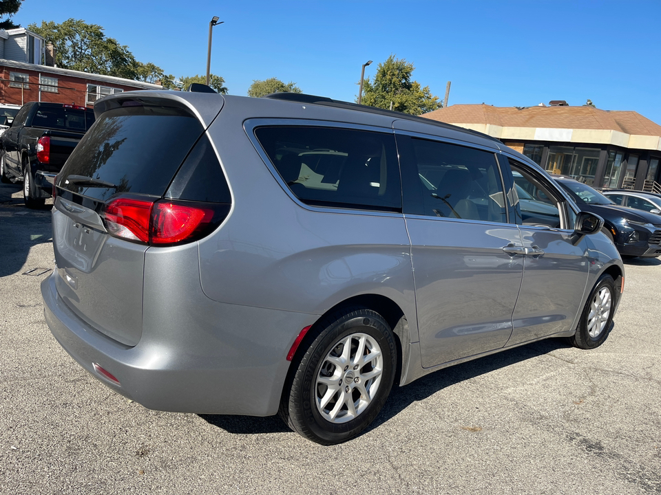 2021 Chrysler Voyager LXI 31