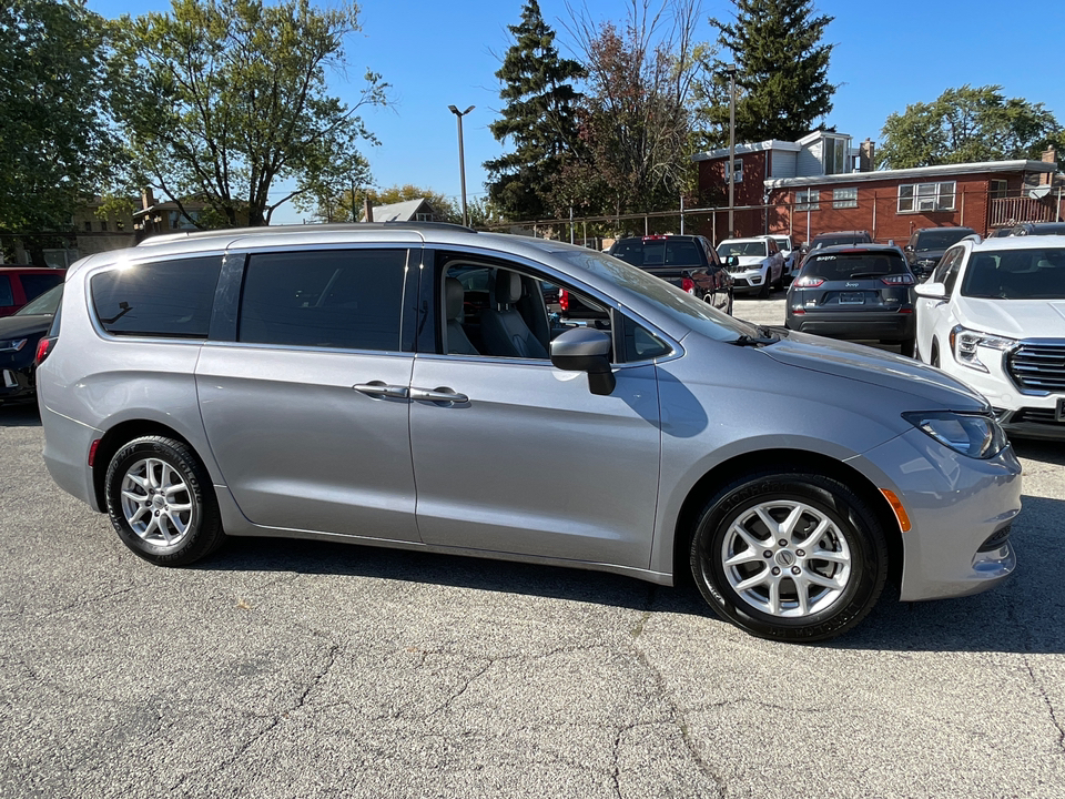 2021 Chrysler Voyager LXI 32