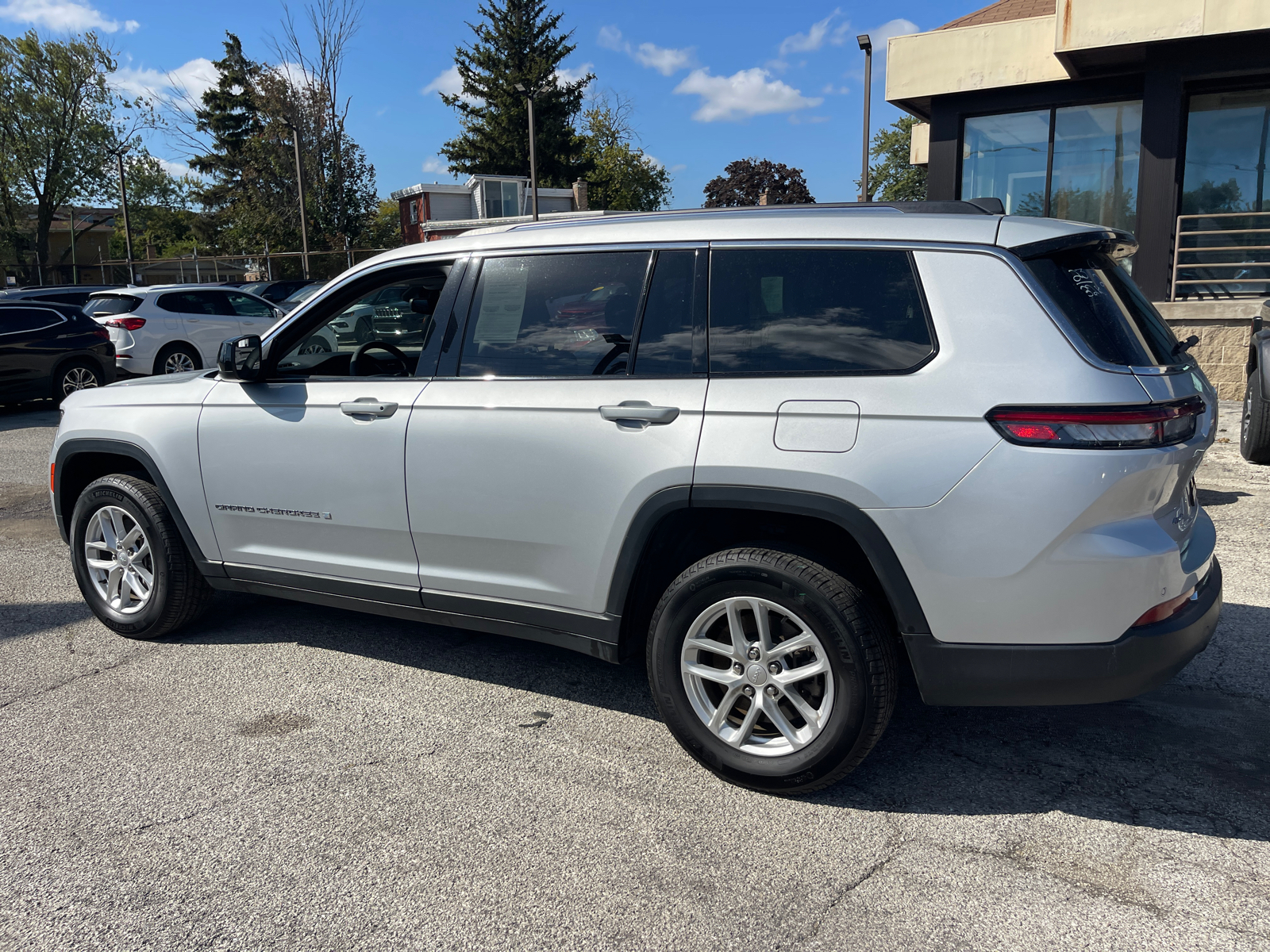 2023 Jeep Grand Cherokee L Laredo 2