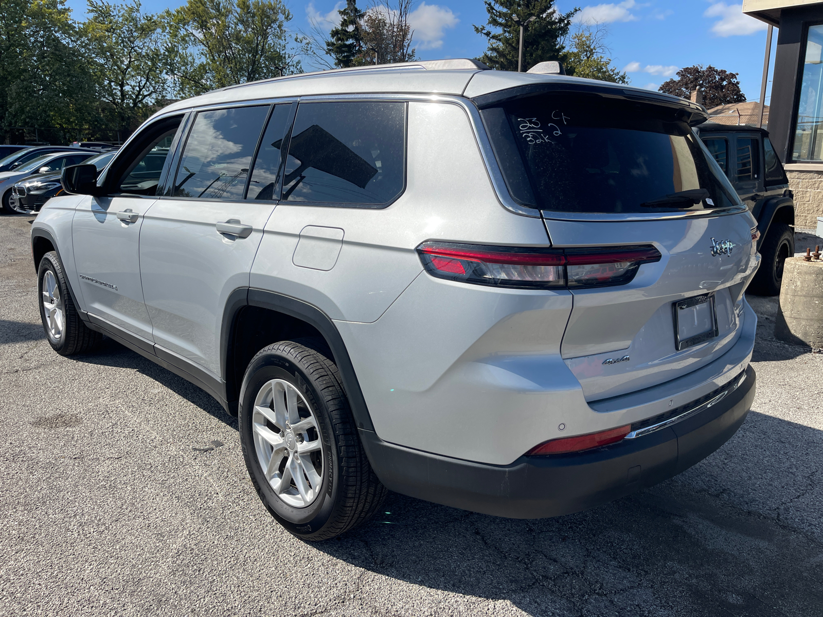 2023 Jeep Grand Cherokee L Laredo 26