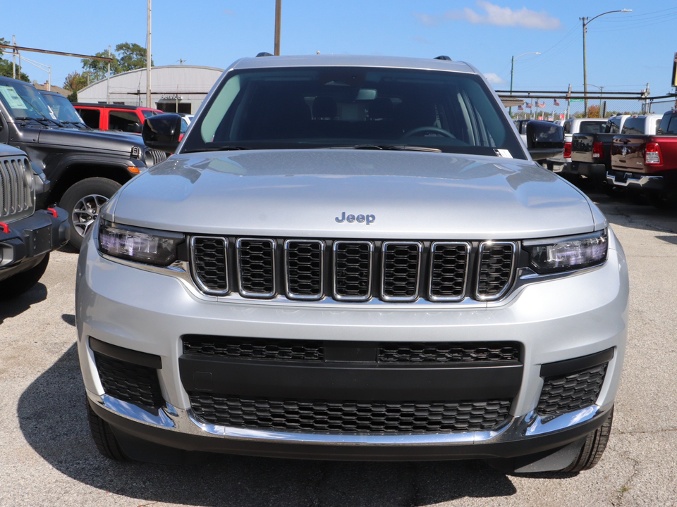 2023 Jeep Grand Cherokee L Laredo 30