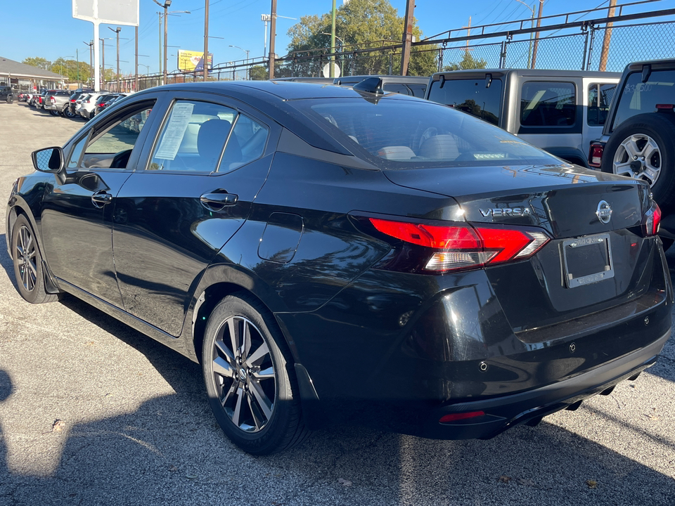 2021 Nissan Versa 1.6 SV 4