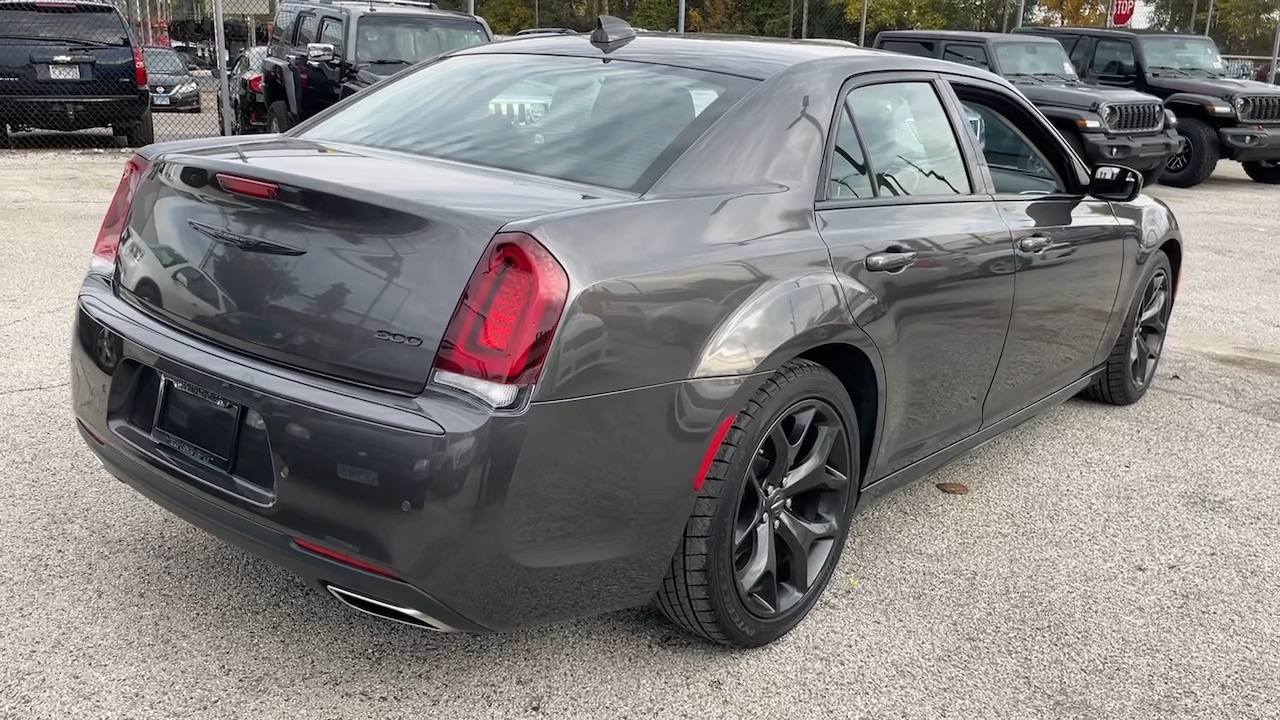 2022 Chrysler 300 Touring L 6