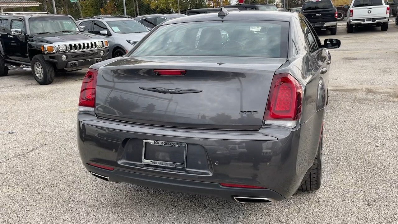 2022 Chrysler 300 Touring L 25