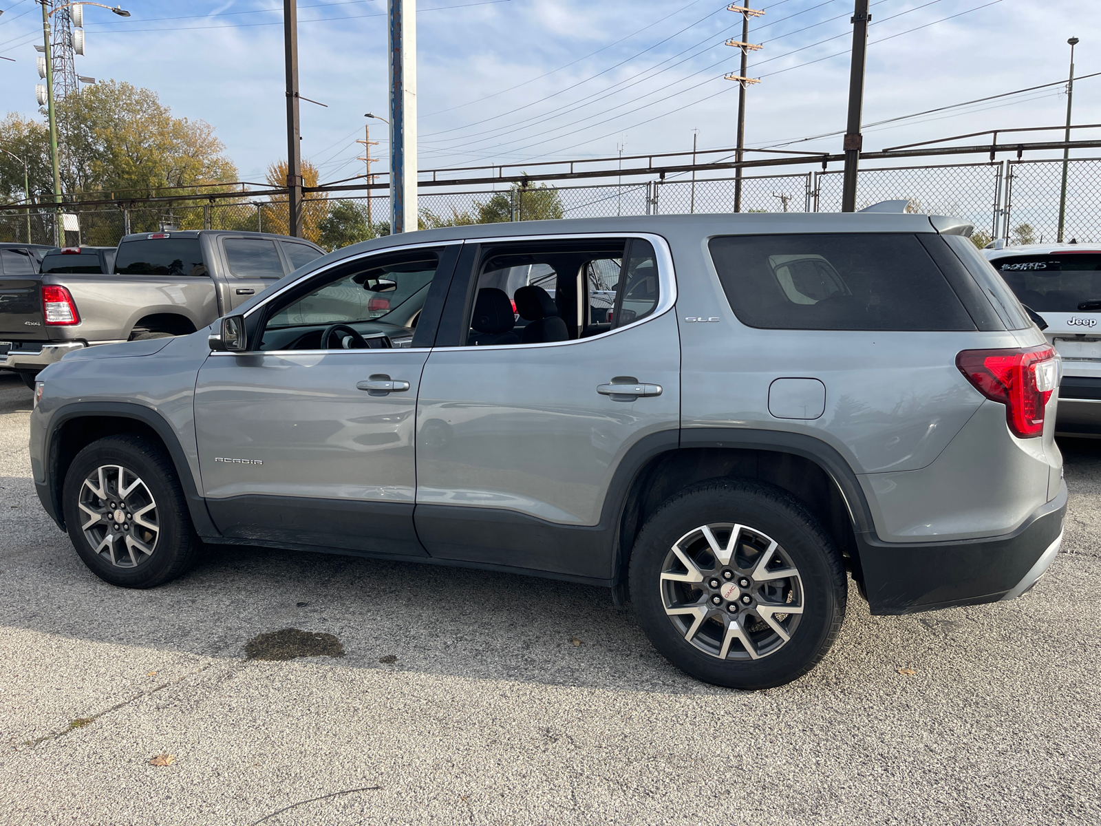 2023 GMC Acadia SLE 2