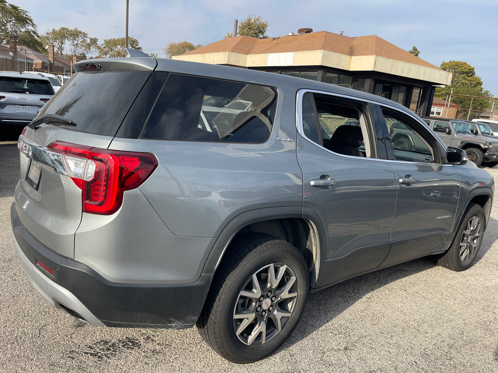 2023 GMC Acadia SLE 5