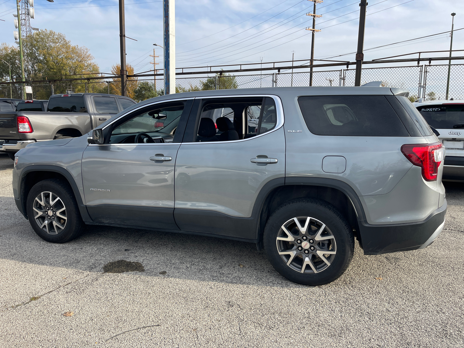 2023 GMC Acadia SLE 24