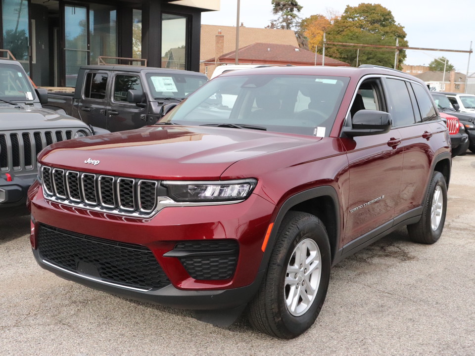 2023 Jeep Grand Cherokee Laredo 2