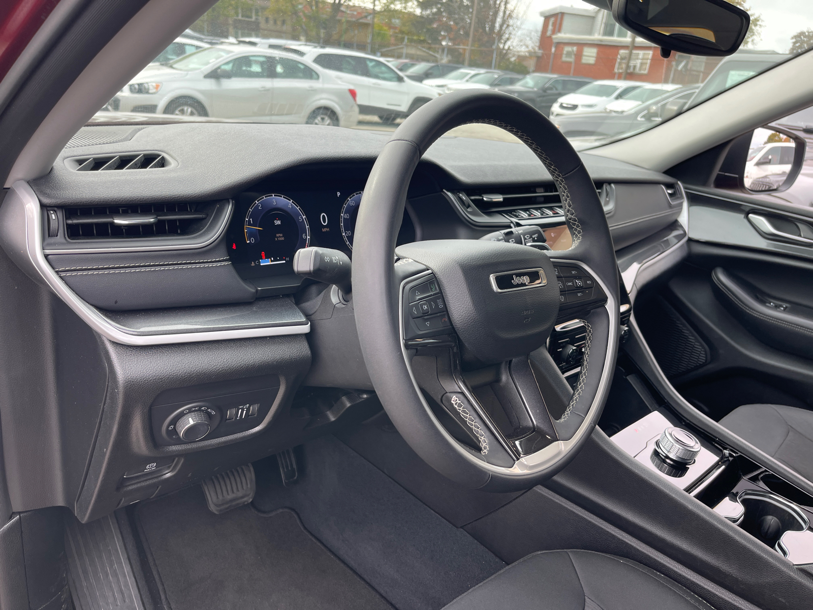 2023 Jeep Grand Cherokee Laredo 9