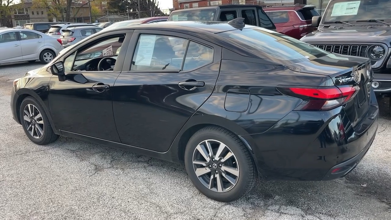 2021 Nissan Versa 1.6 SV 4