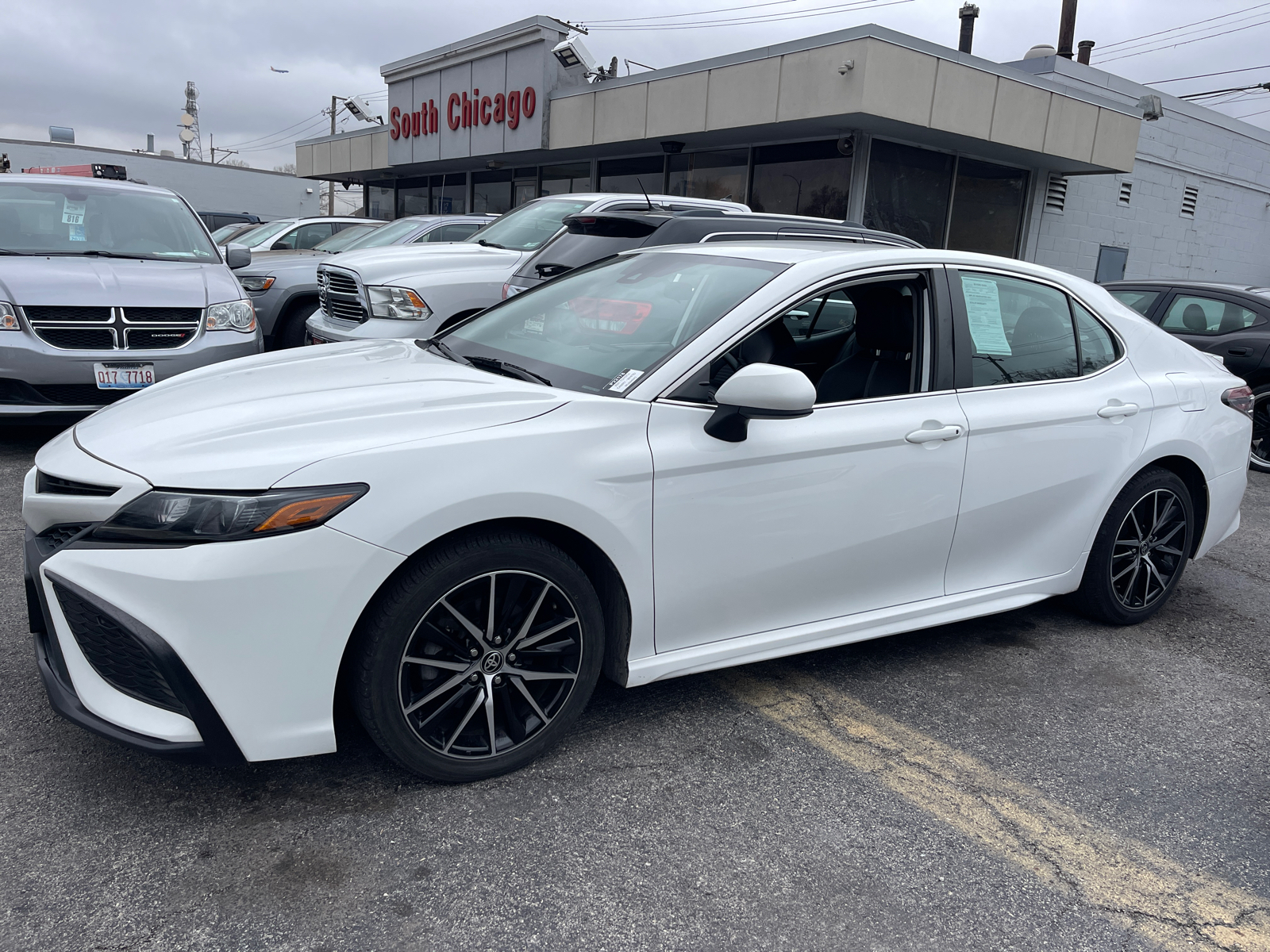 2021 Toyota Camry SE 3