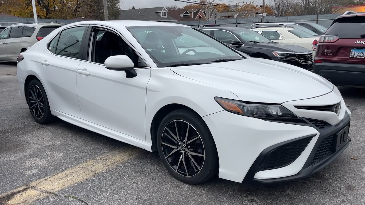 2021 Toyota Camry SE 24