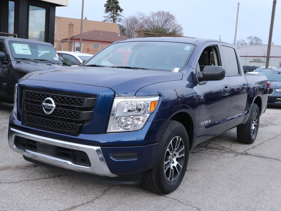 2022 Nissan Titan SV 2