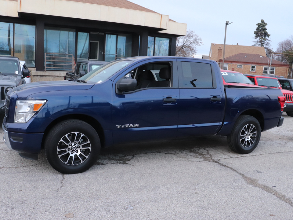 2022 Nissan Titan SV 3