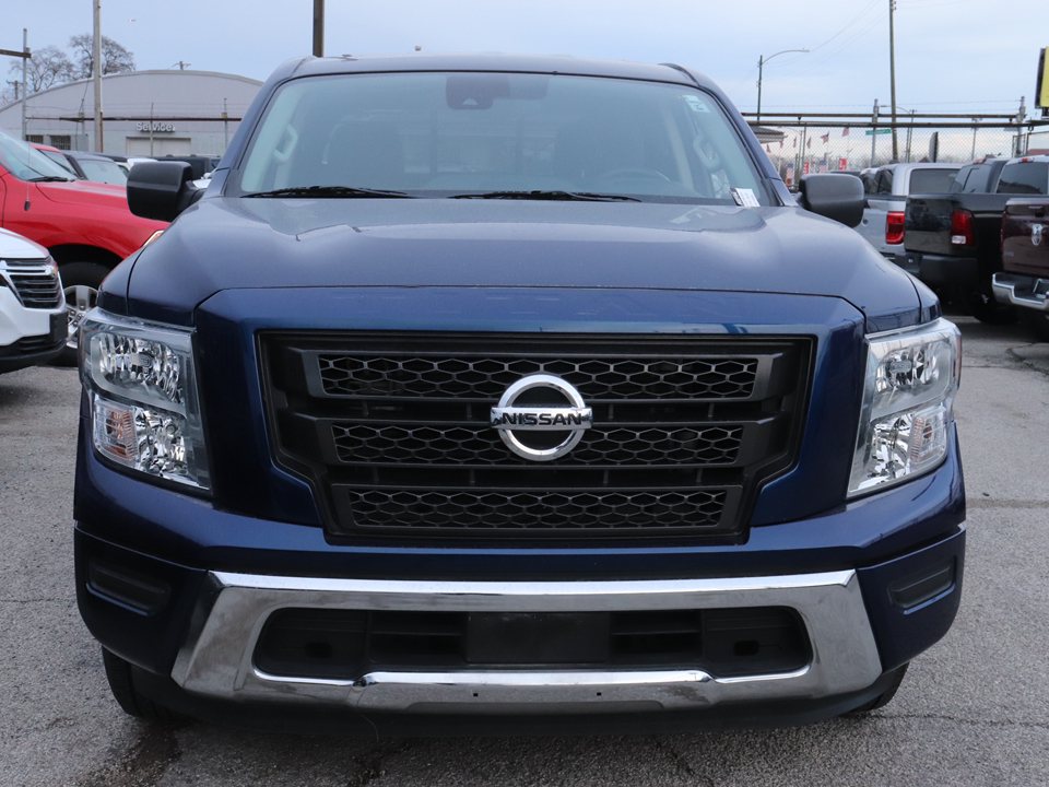 2022 Nissan Titan SV 8