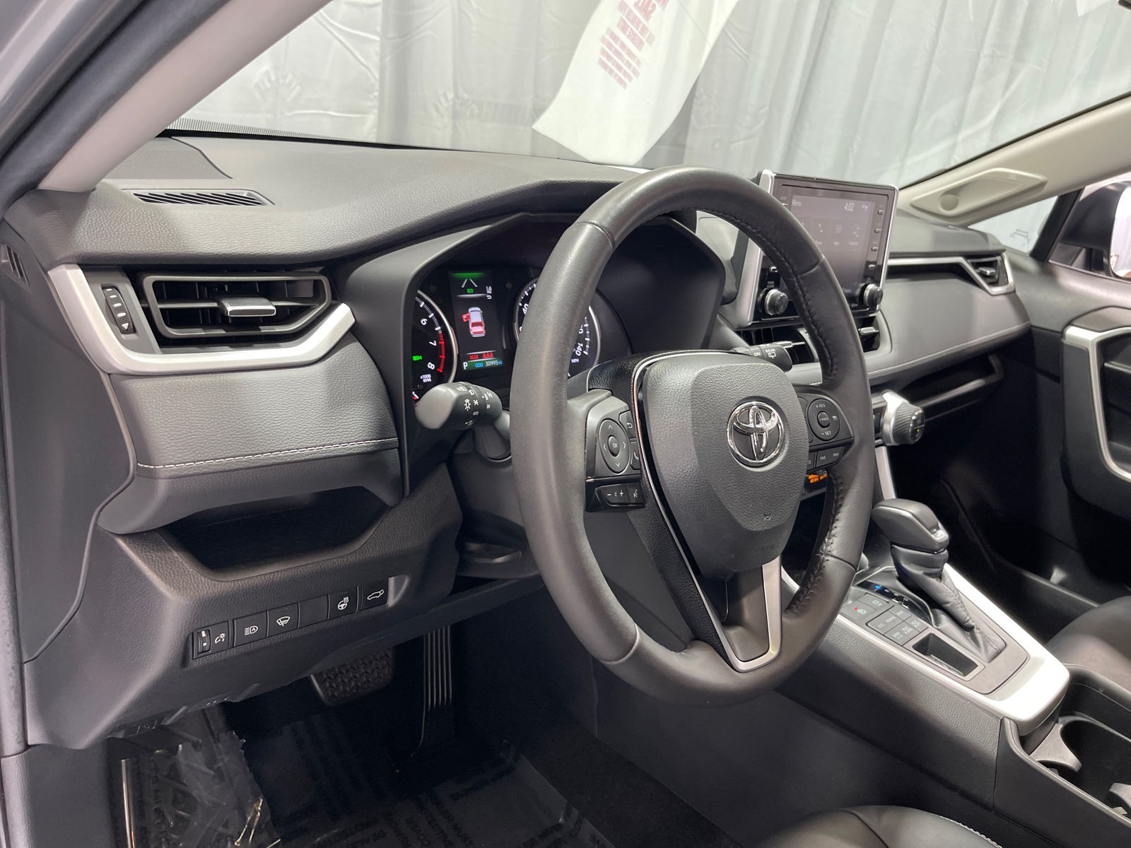 2021 Toyota RAV4 XLE Premium 19