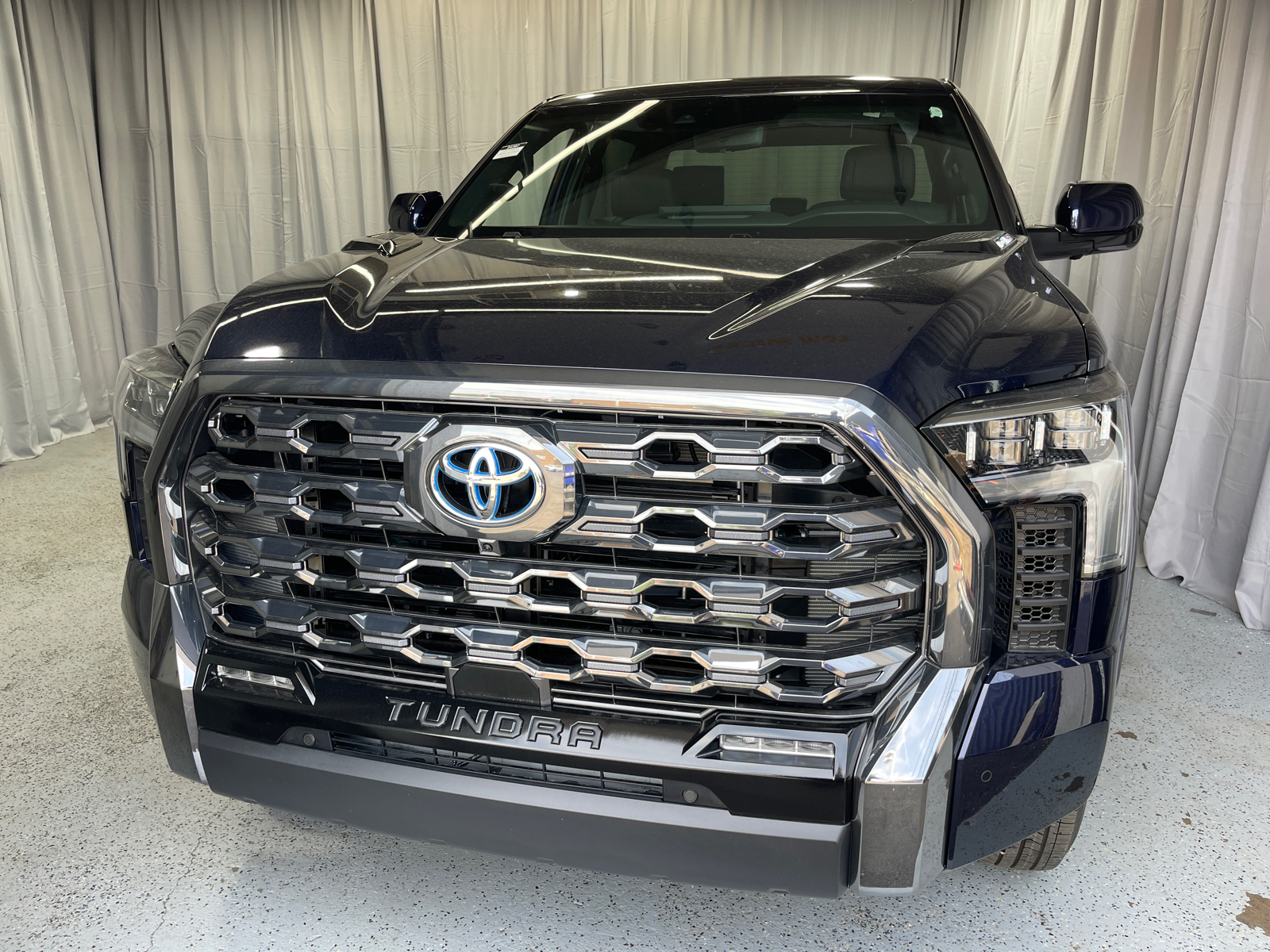 2024 Toyota Tundra Hybrid Platinum 38