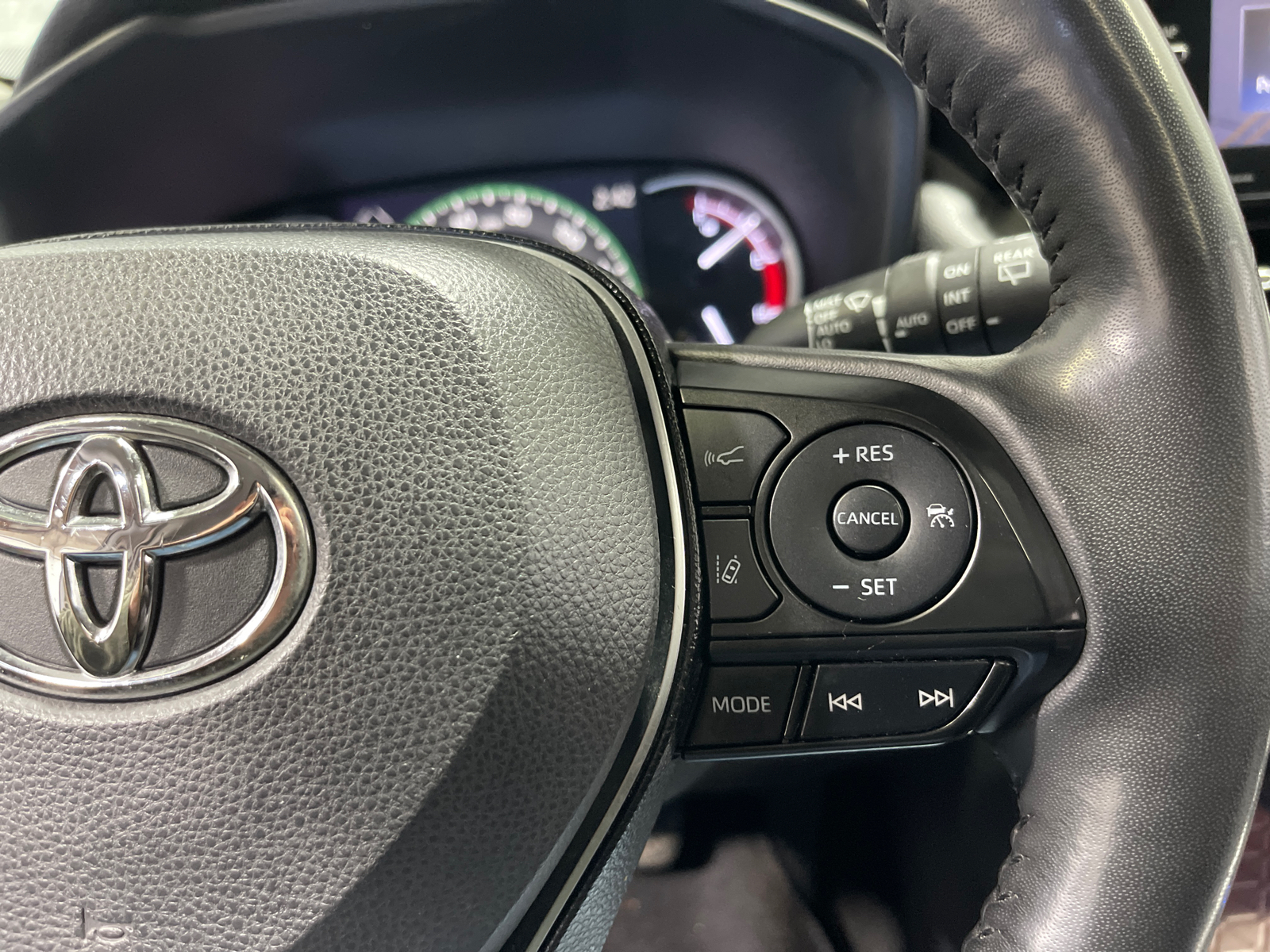 2019 Toyota RAV4 Limited 28