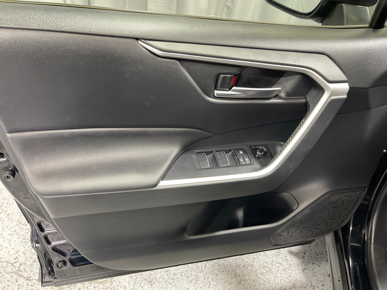 2019 Toyota RAV4 XLE Premium 20