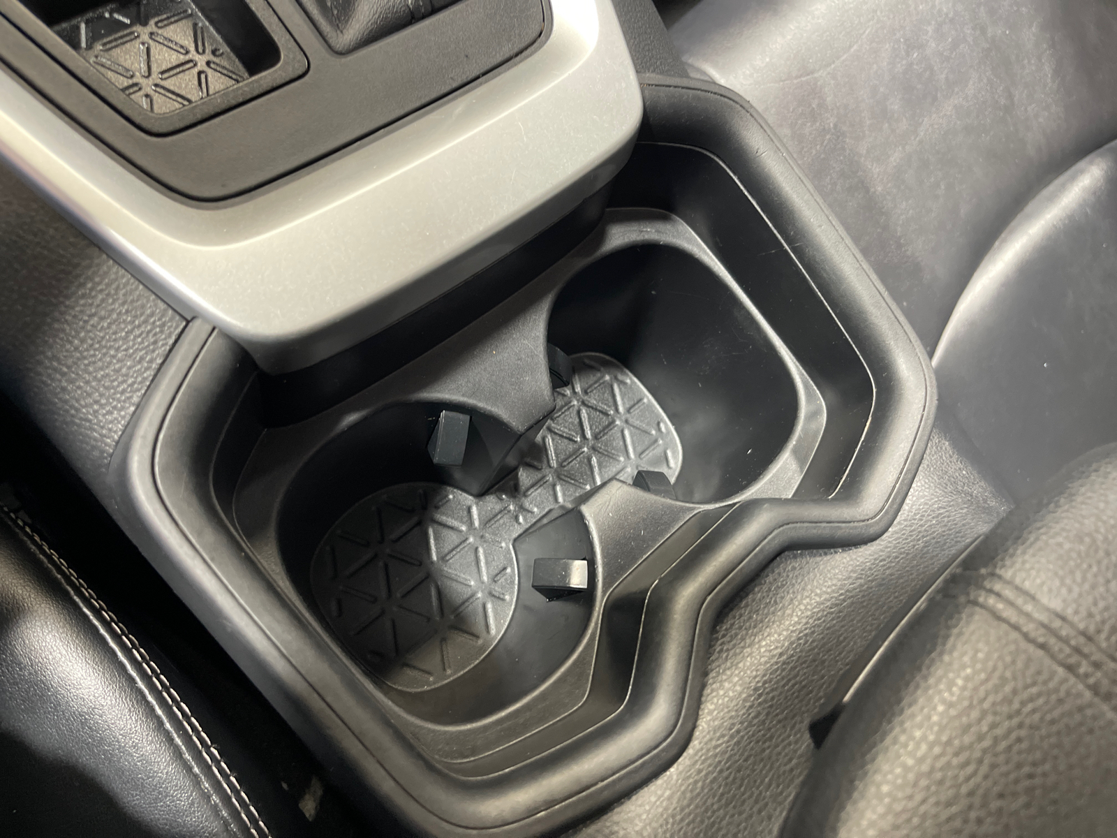 2019 Toyota RAV4 XLE Premium 28