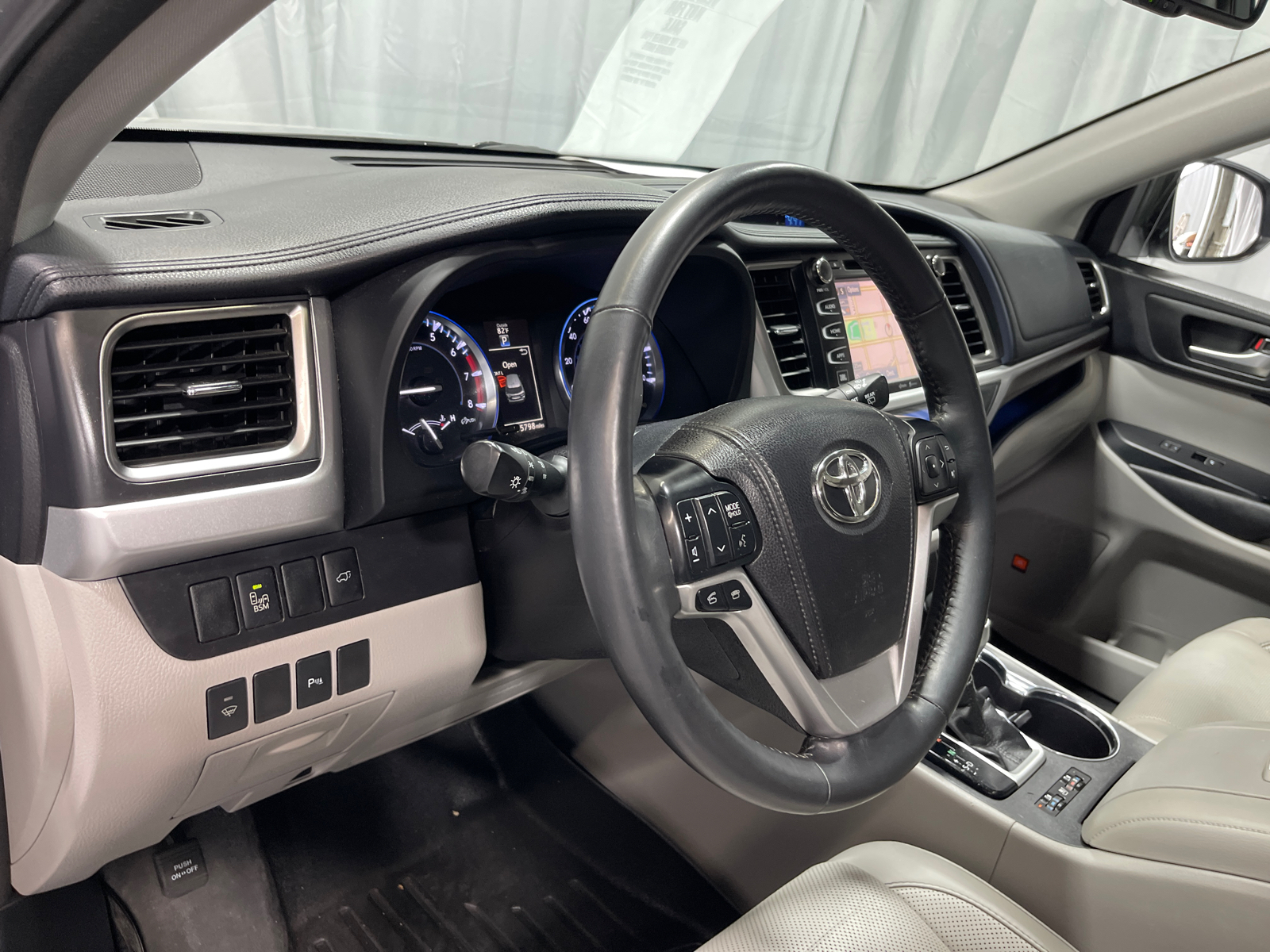 2015 Toyota Highlander Limited 19