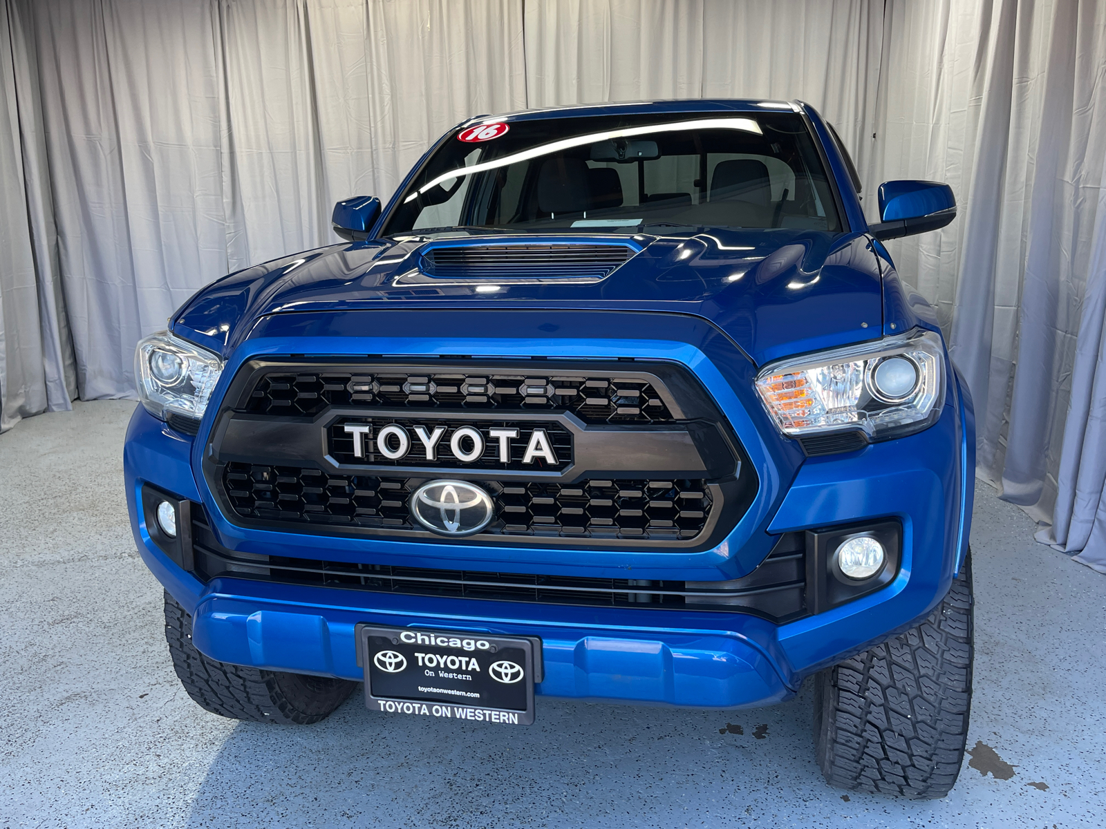 2016 Toyota Tacoma TRD Sport 11
