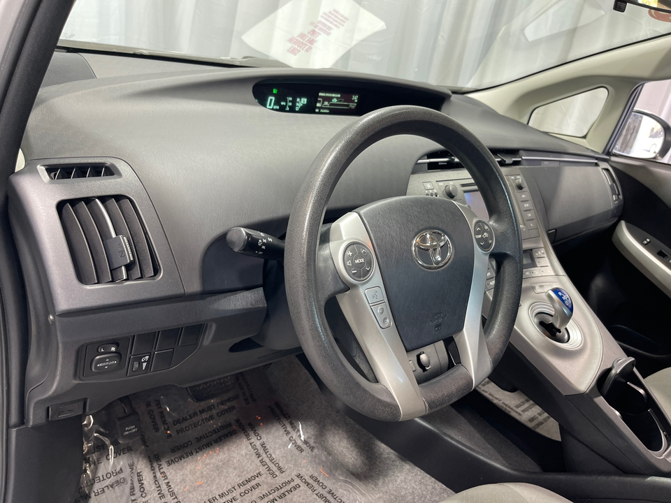 2013 Toyota Prius Three 16