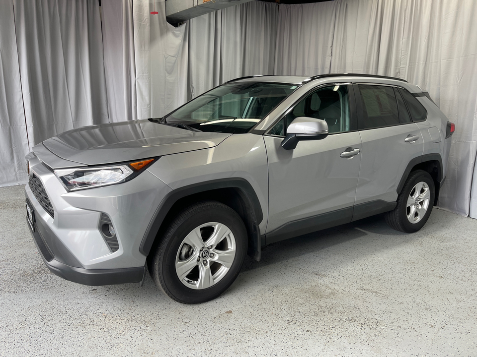 2020 Toyota RAV4 XLE 3