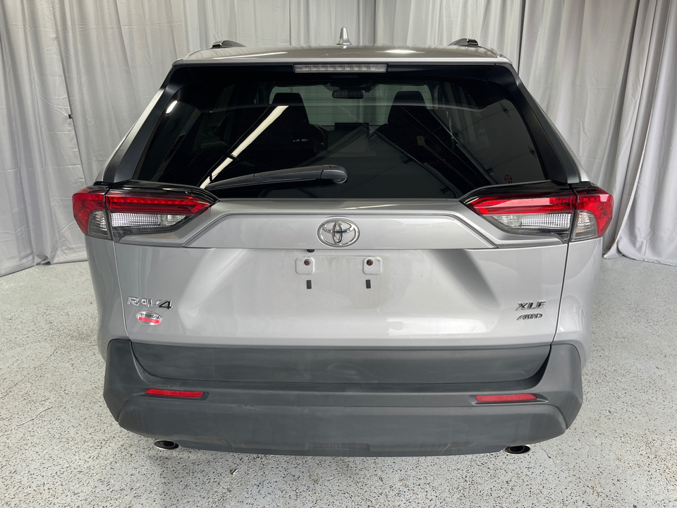 2020 Toyota RAV4 XLE 7