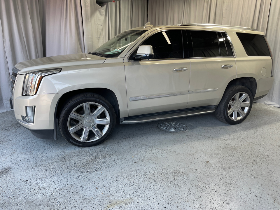 2016 Cadillac Escalade Luxury 3