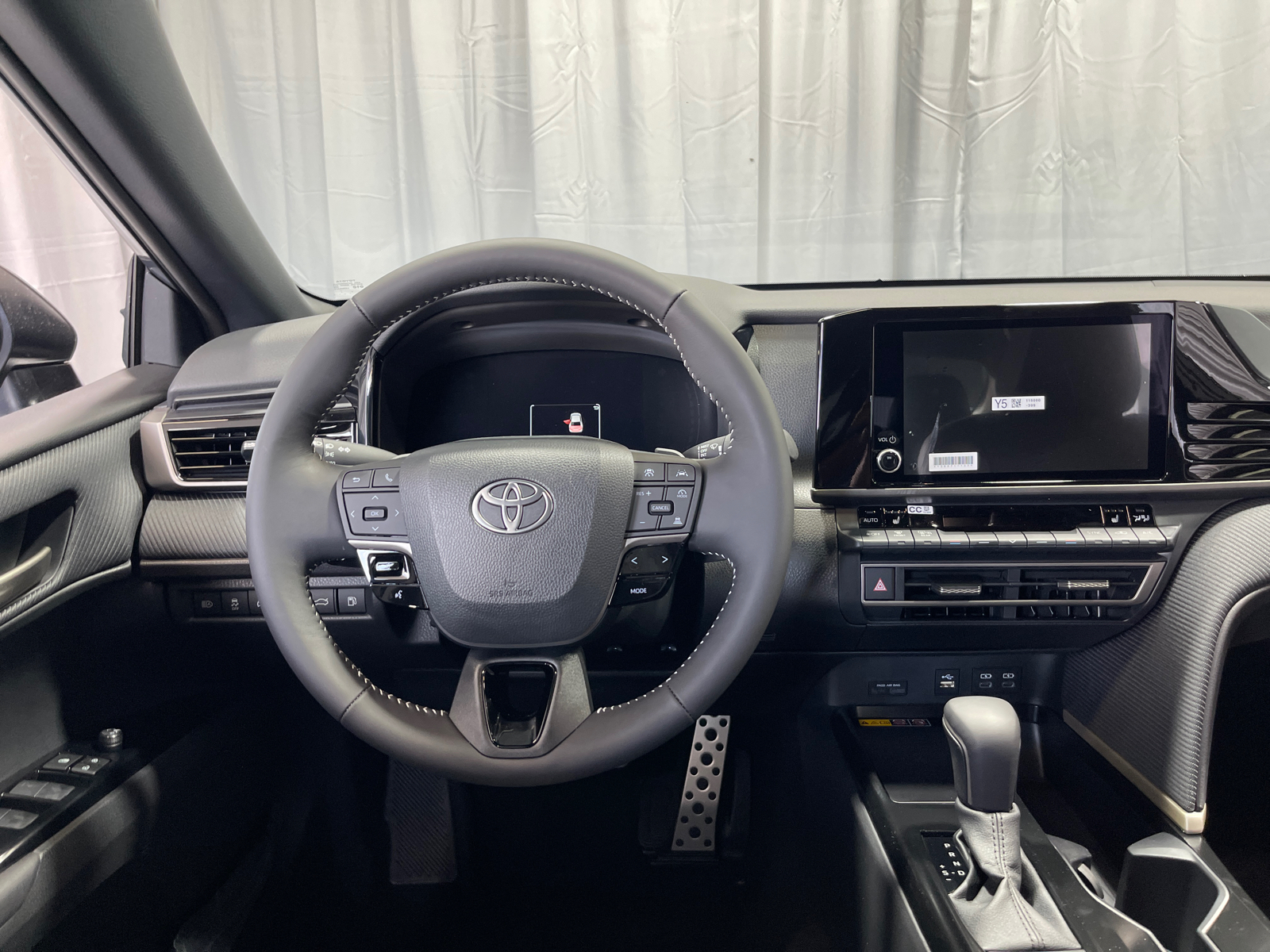 2025 Toyota Camry SE 11